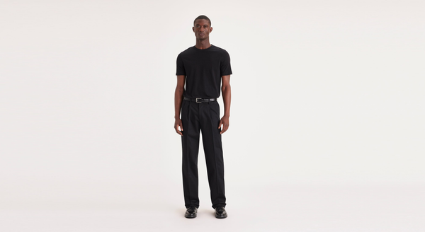 Dockers Signature Khakis Pleated Relaxed Fit Black
