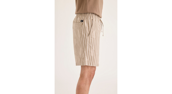 Dockers Ultimate Pull On 8.5" Short Tan