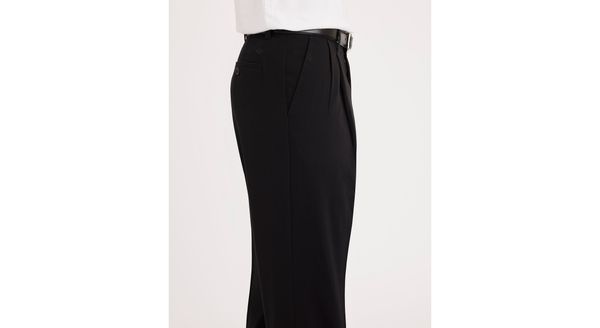 Dockers Easy Khakis Pleated Classic Fit Black